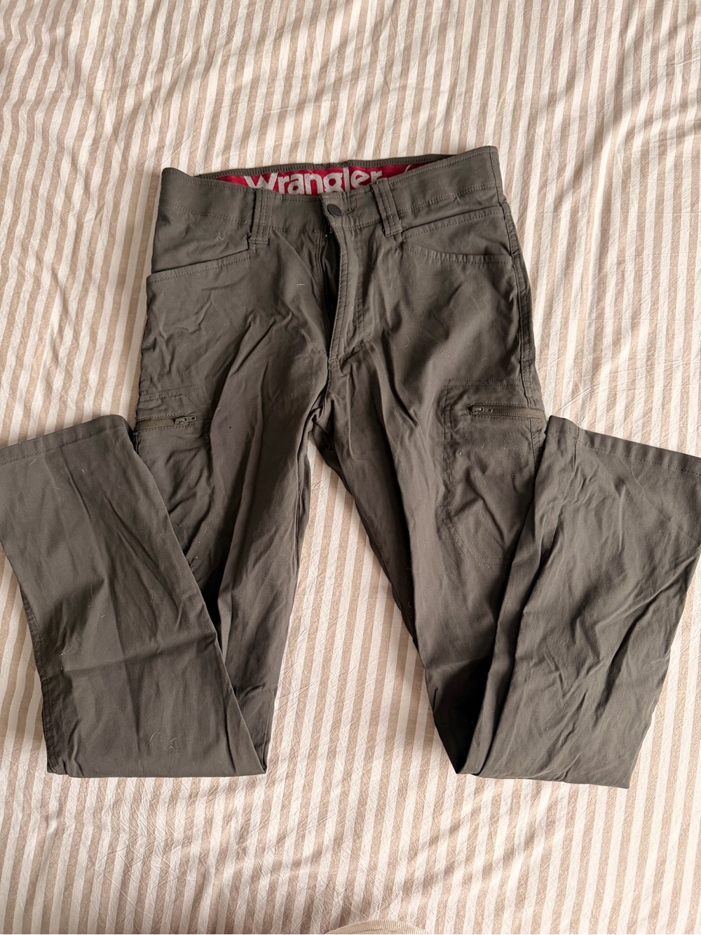 Wrangler Men's Dark Olive Cargo Pants with Zip Pockets